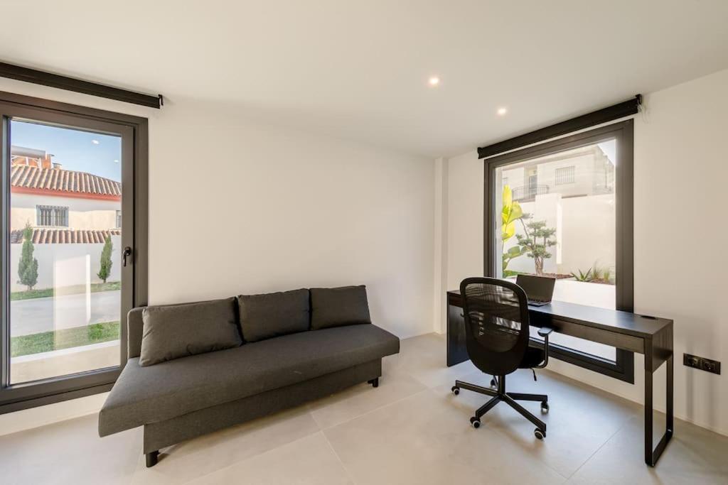 Villa Con Piscina Privada Gelves Exteriér fotografie