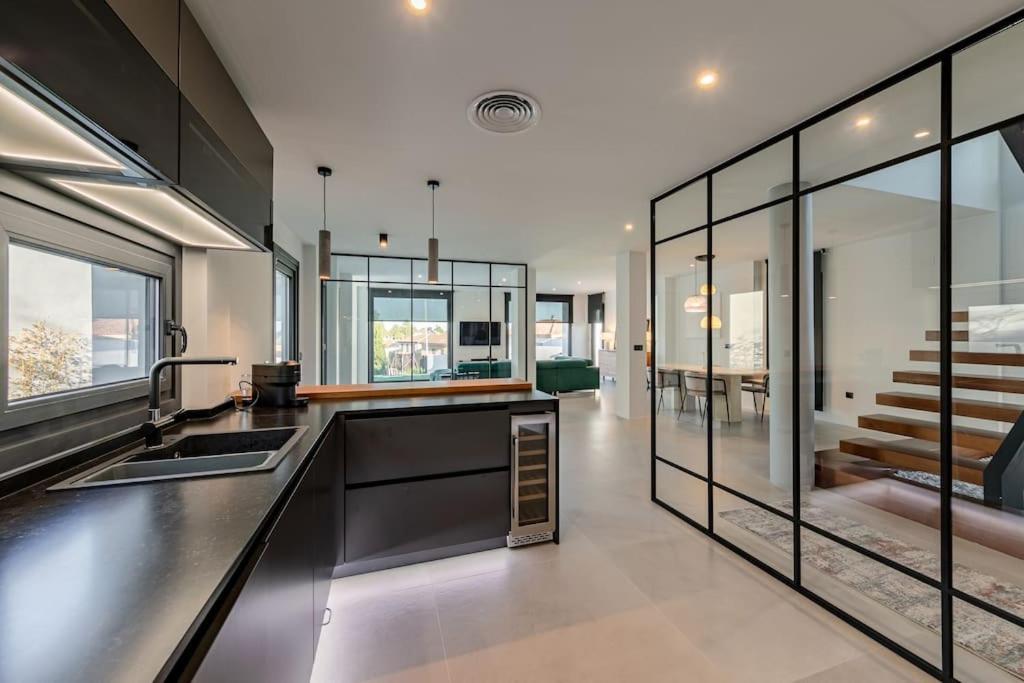 Villa Con Piscina Privada Gelves Exteriér fotografie